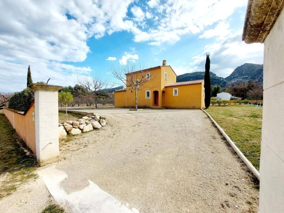 En Provence, Luberon, Villa Avec Piscine A Maubec Exteriör bild