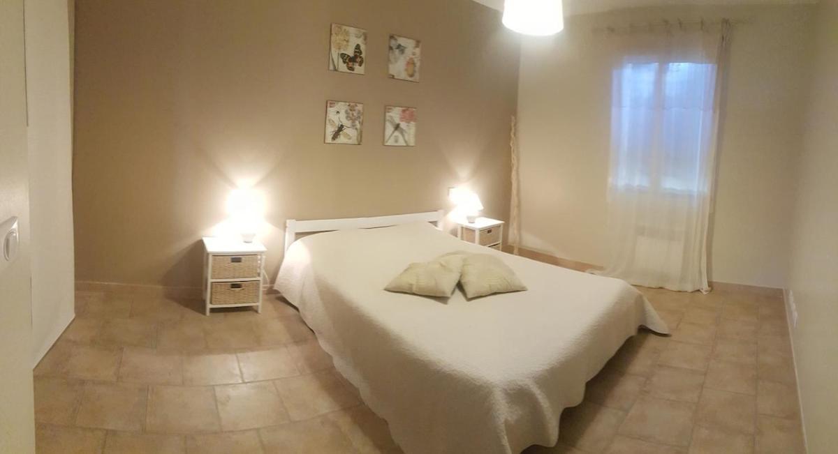 En Provence, Luberon, Villa Avec Piscine A Maubec Exteriör bild